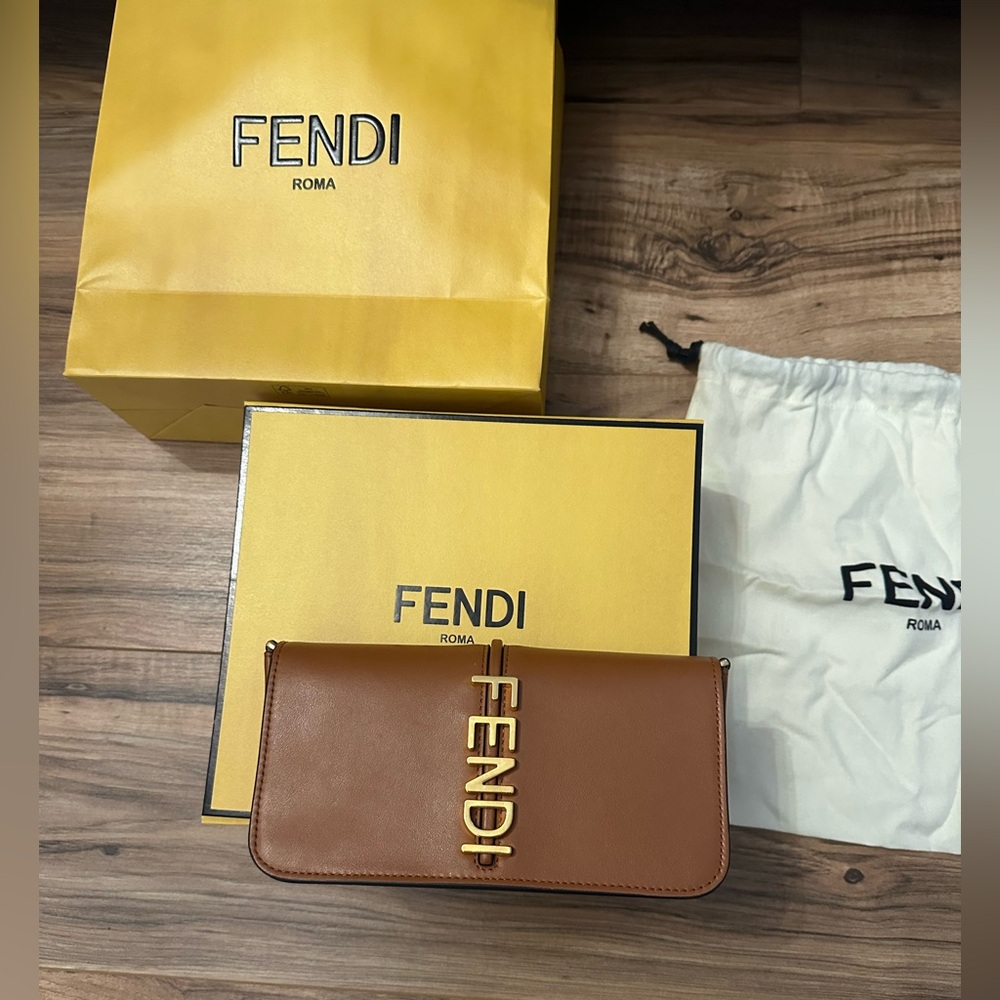 Fendi  vitello grace matte fendigraphy wallet chain curio
